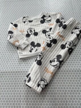 NWT Disney Mickey Mouse White Quilted Kids Pajama Set Size 24M